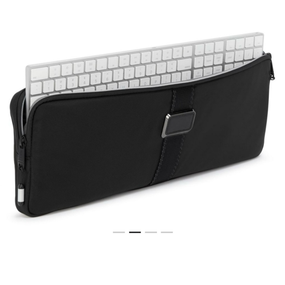 TUMI Alpha Bravo Esports Pro Keyboard
Case. (BLACK)